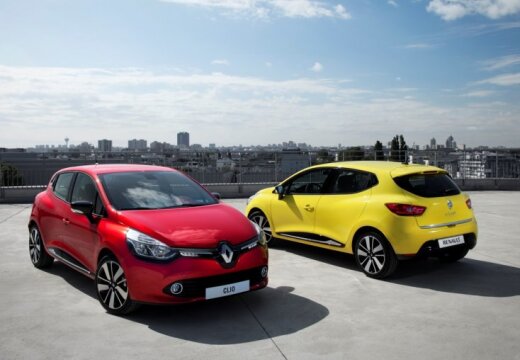 Renault впервые засветил облик нового Clio